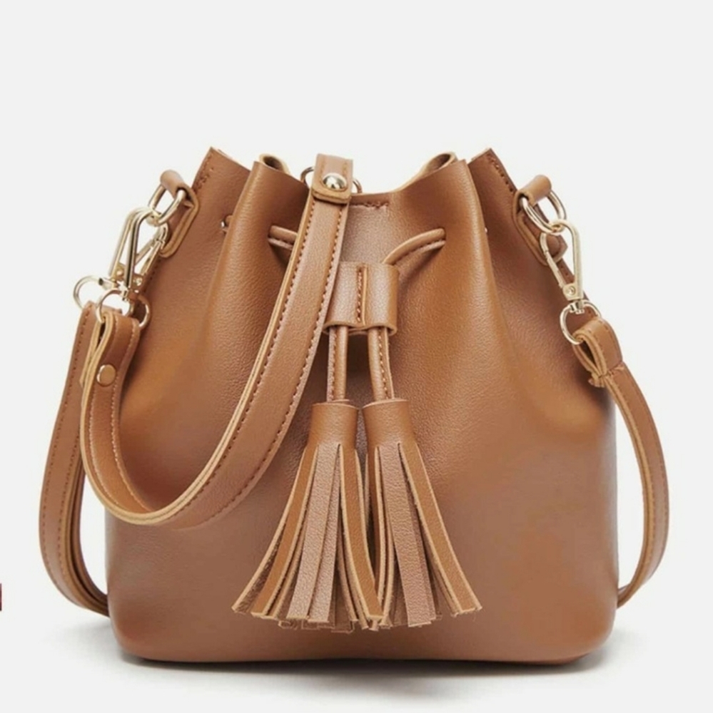 CROSSBODY TASSEL BUCKET BAG